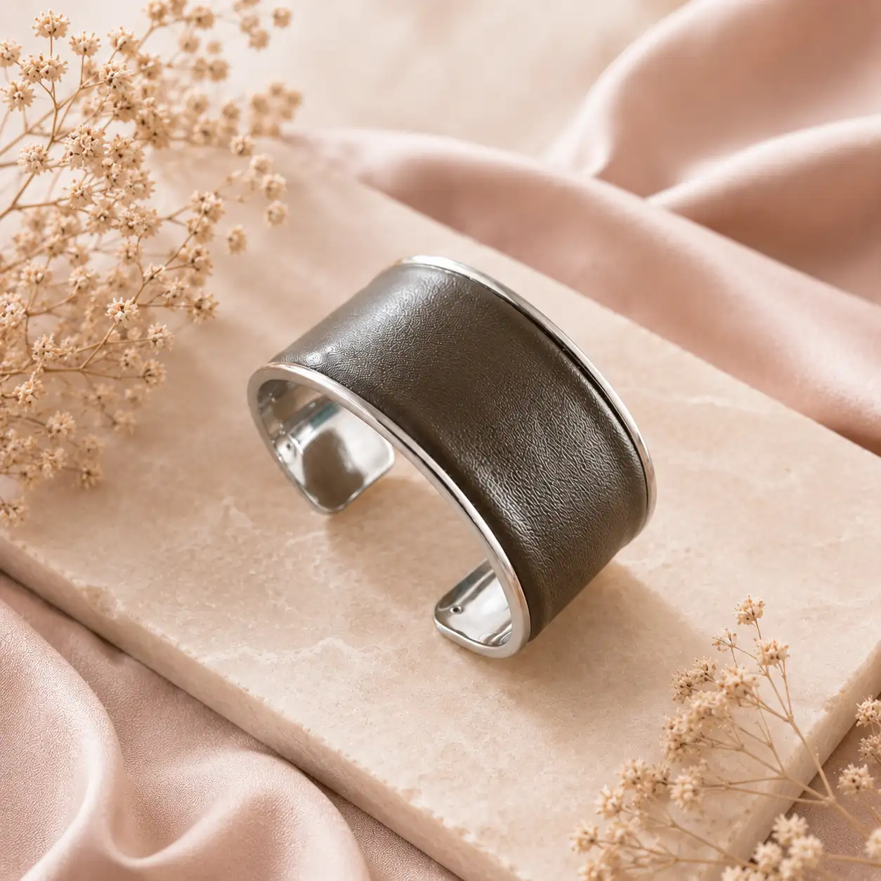 Bracelet manchette femme en cuir véritable et acier inoxydable argenté | Modèle unique