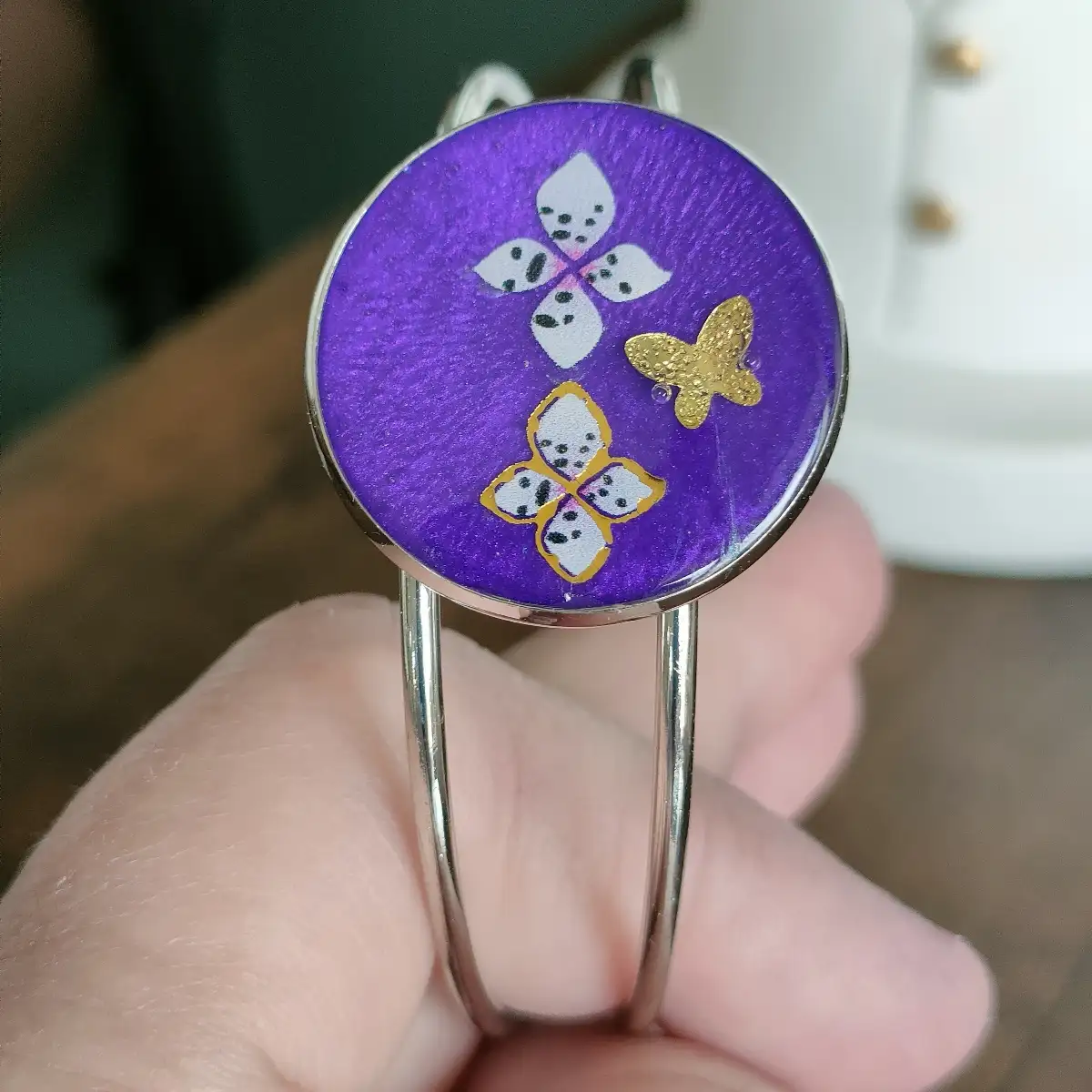 Bracelet artisanal en acier inoxydable et résine violette
