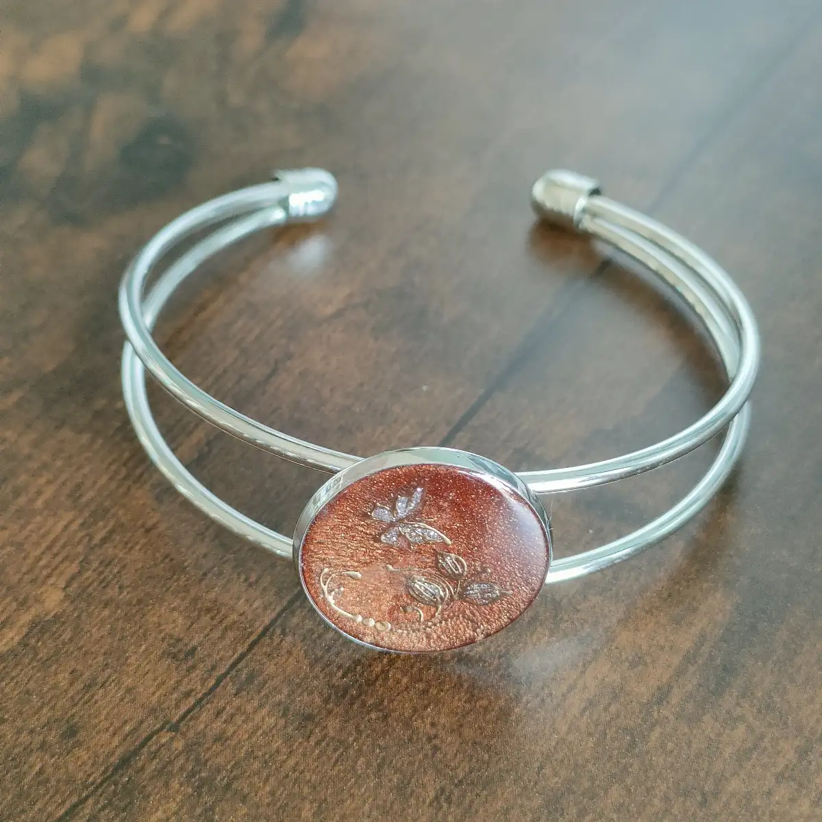 Bracelet artisanal en acier inoxydable et résine cuivréeBracelet artisanal en acier inoxydable et résine cuivrée