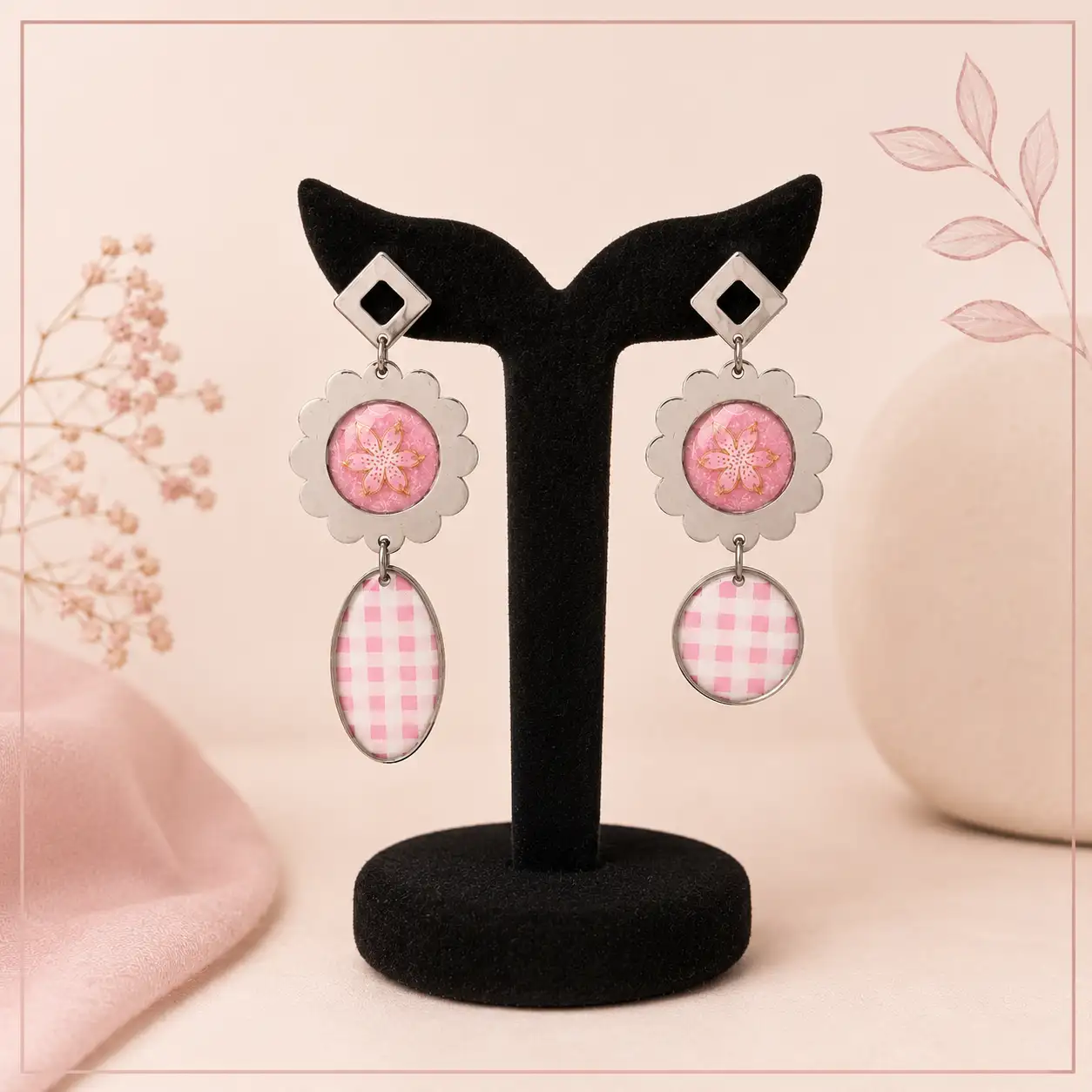 Boucles d'oreilles artisanales argentées en acier inoxydable et résine florale