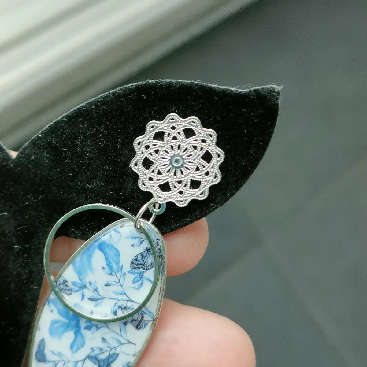 Boucles d’oreilles pendantes argentées en acier inoxydable, résine et papier transfert floral