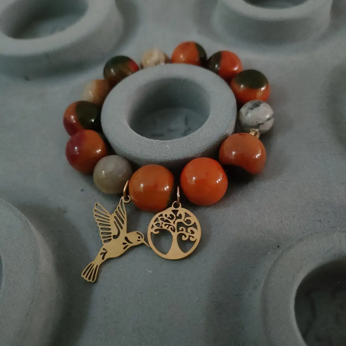 Bracelet artisanal en perles naturelles avec Arbre de Vie et Colibri