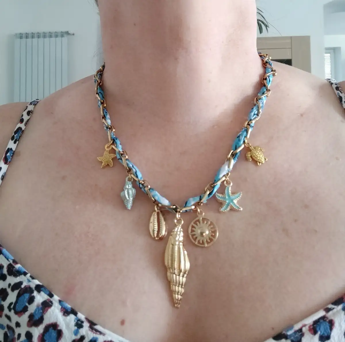 Collier marin bohème en acier inoxydable doré et foulard bleu | Modèle unique