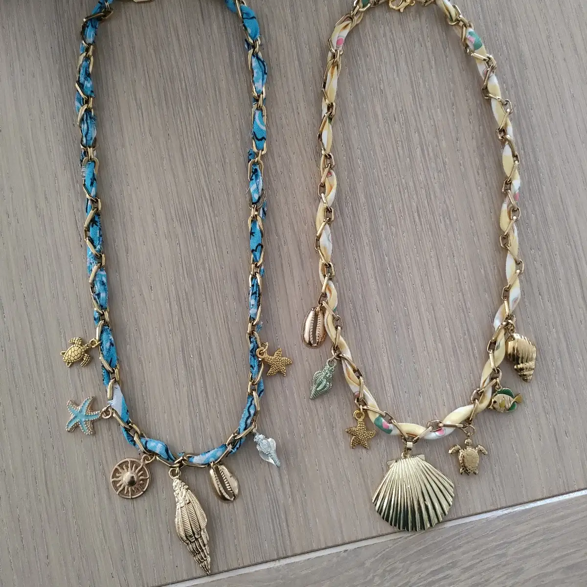 Collier marin bohème en acier inoxydable doré et foulard bleu | Modèle unique