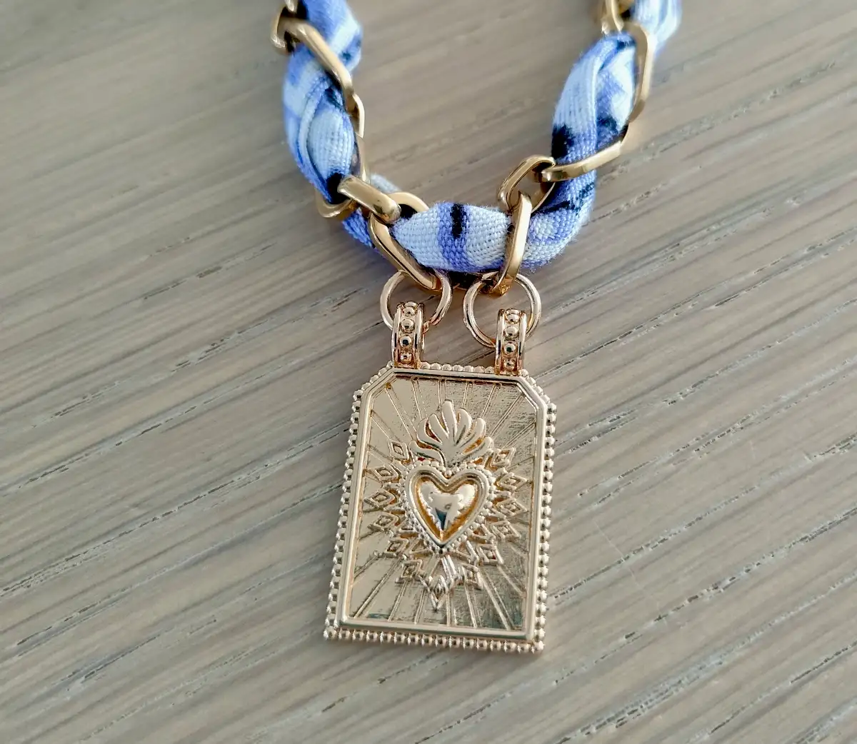 Collier Anna – Collier femme en acier inoxydable et tissu lilas | Modèle unique